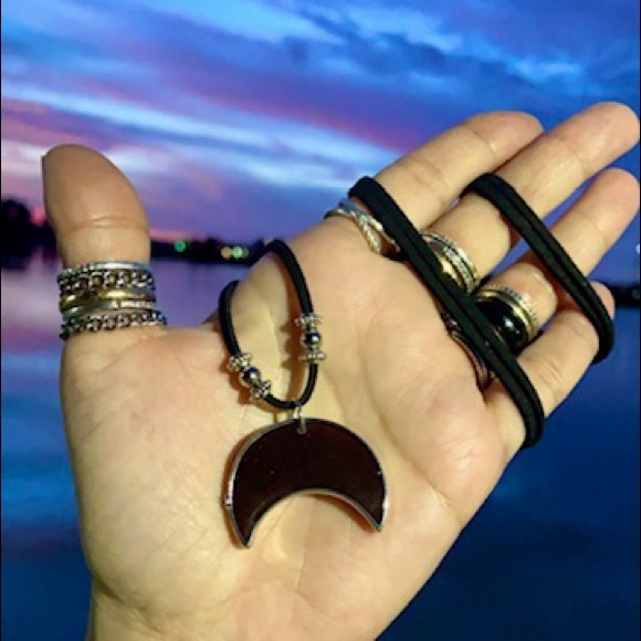 Dark red resin crescent moon leather necklace - Picture 3 of 13